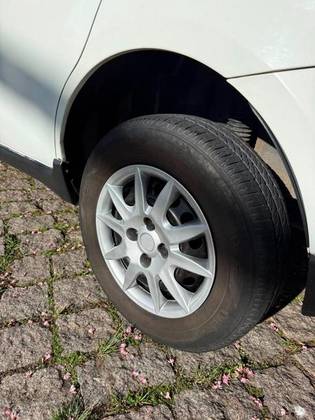 FIAT GRAND SIENA 1.4 MPI ATTRACTIVE 8V FLEX 4P MANUAL FIAT GRAND SIENA 1.4 MPI ATTRACTIVE 8V FLEX 4P MANUAL